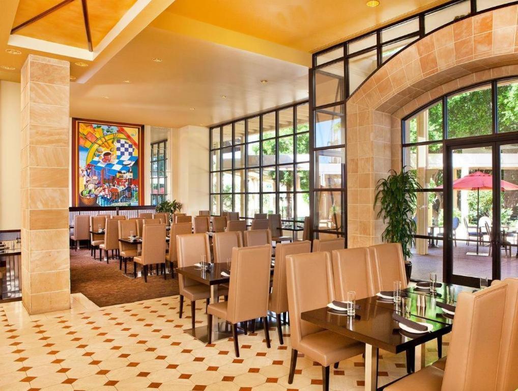 Sheraton Crescent Hotel Финикс Екстериор снимка
