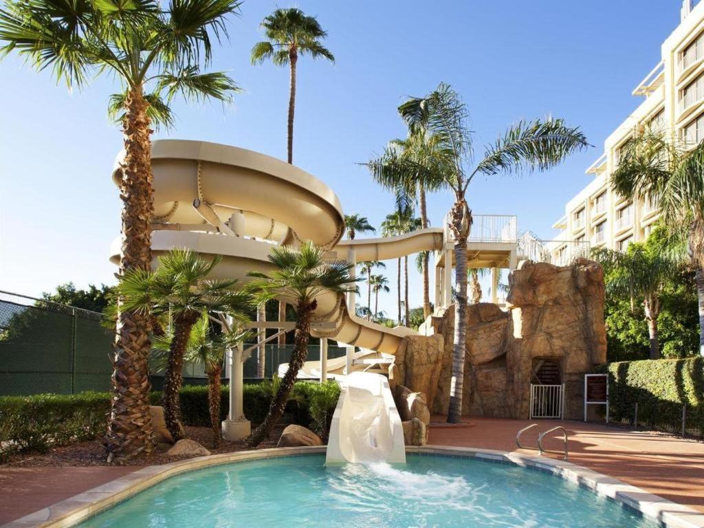 Sheraton Crescent Hotel Финикс Екстериор снимка
