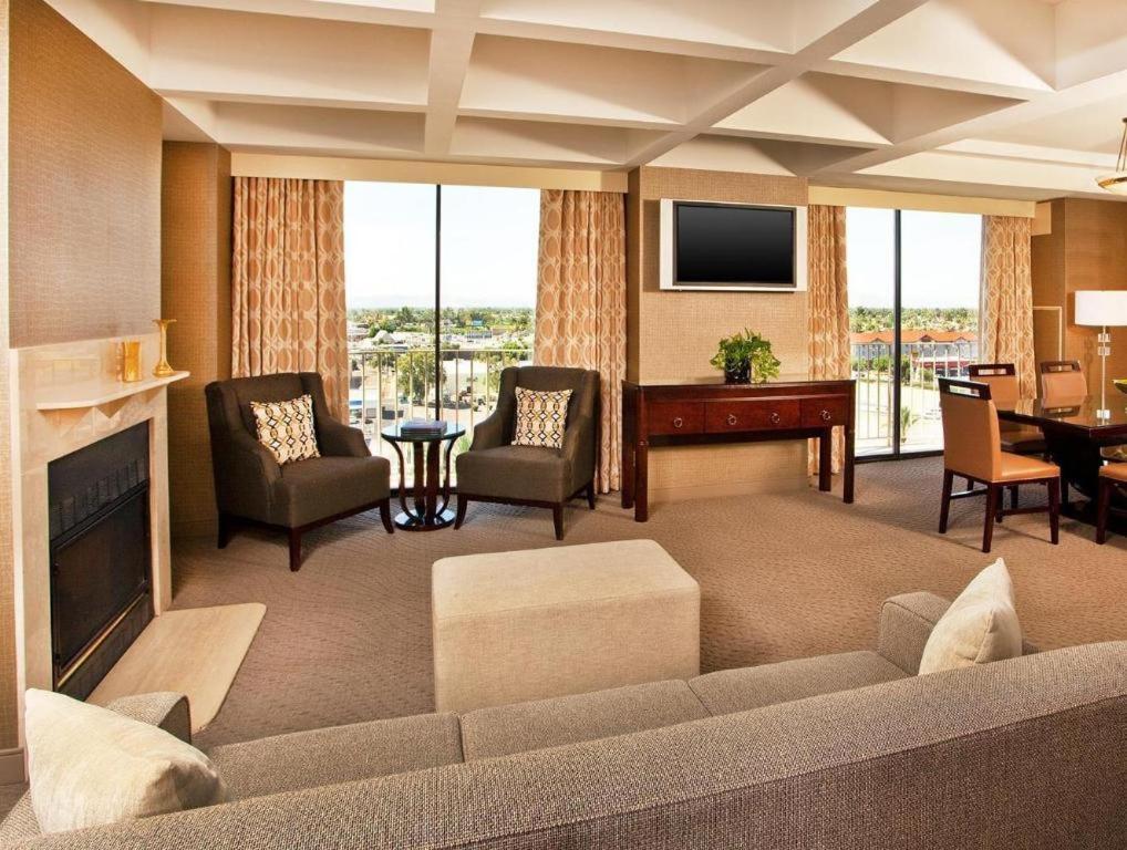 Sheraton Crescent Hotel Финикс Екстериор снимка